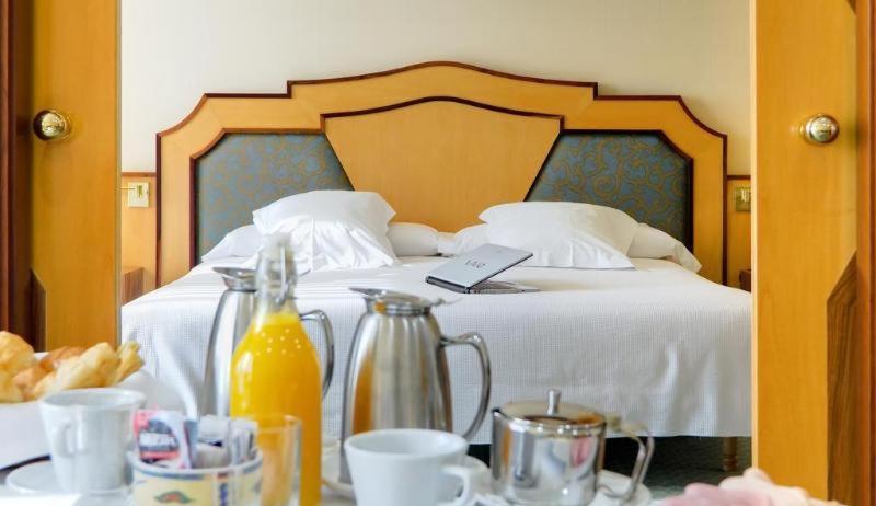 סנטיאגו דה קומפוסטלה Oca Puerta Del Camino Hotel חדר תמונה