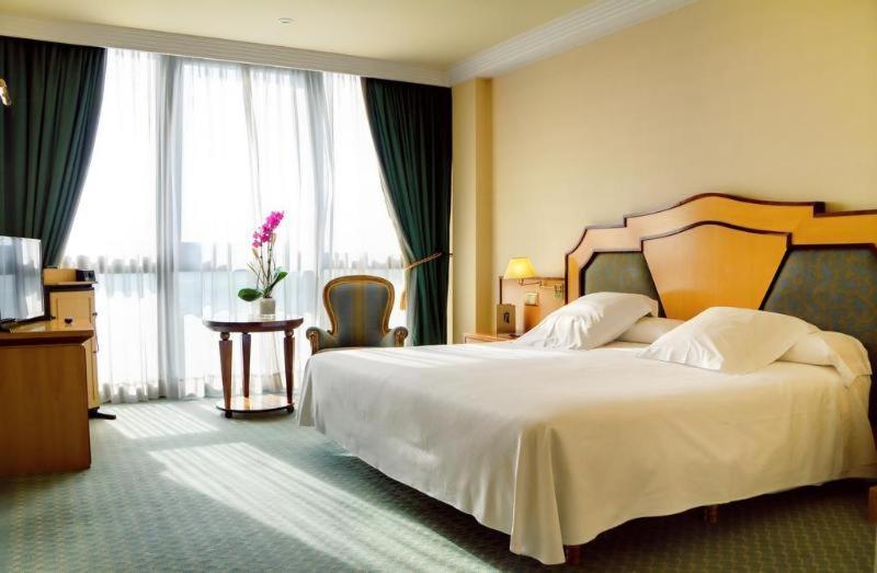סנטיאגו דה קומפוסטלה Oca Puerta Del Camino Hotel חדר תמונה