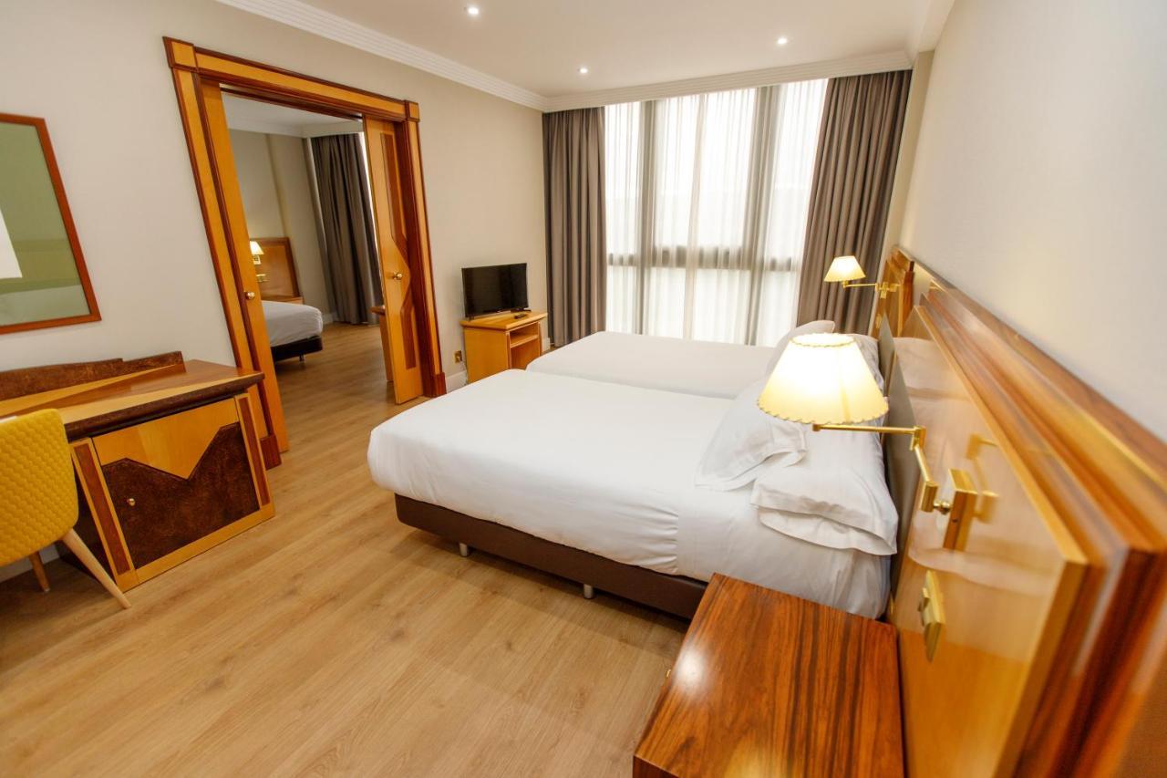 סנטיאגו דה קומפוסטלה Oca Puerta Del Camino Hotel מראה חיצוני תמונה